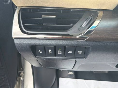 Used 2016 Toyota Avalon Limited w/ Toyota Safety Sense Package FWD image 34