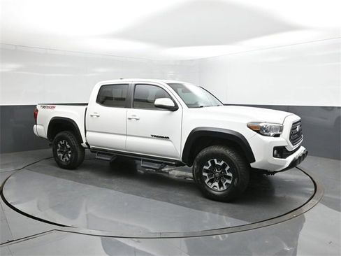 Used 2019 Toyota Tacoma TRD Off-Road image 17