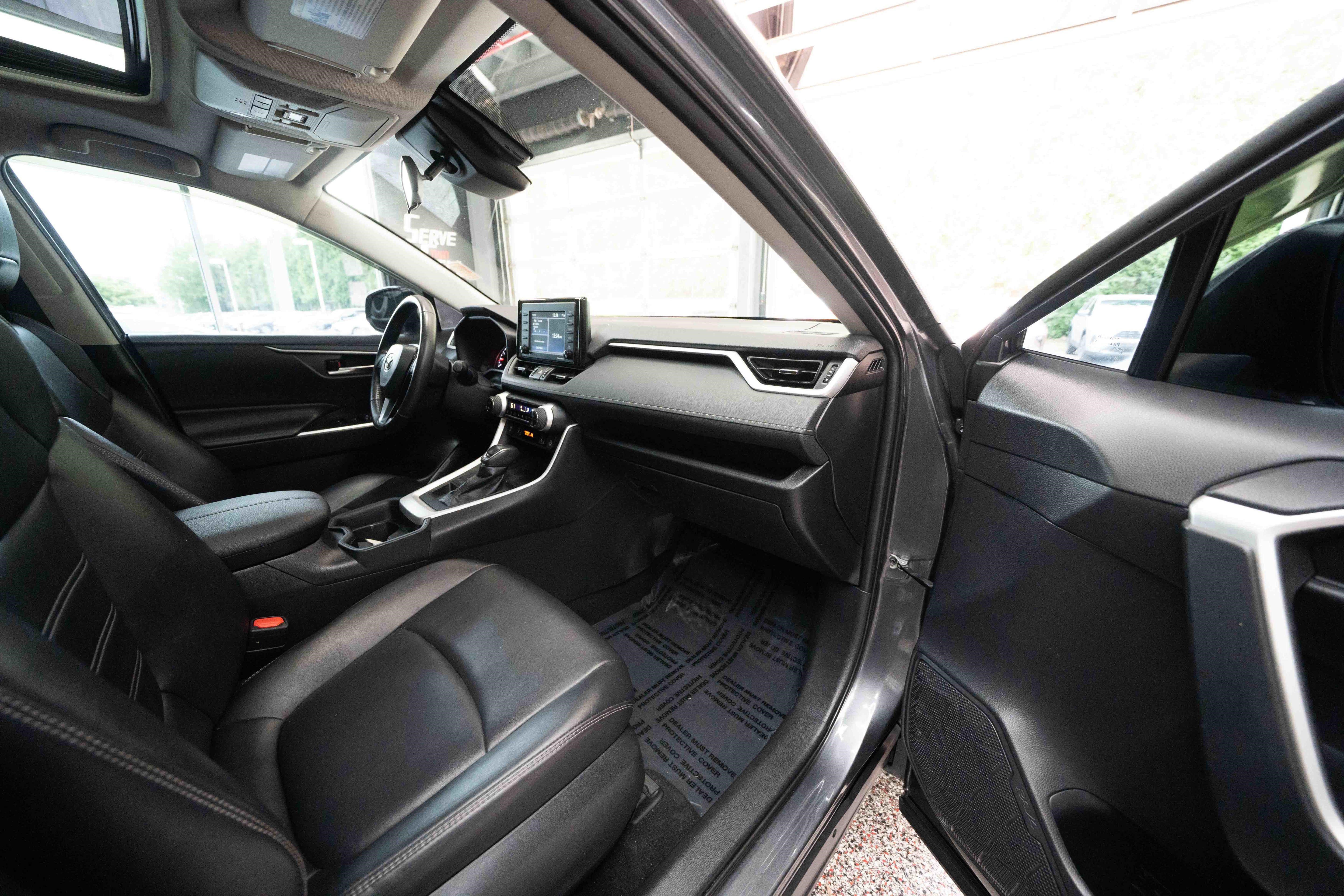 Used 2021 Toyota RAV4 XLE Premium AWD/4WD image 26