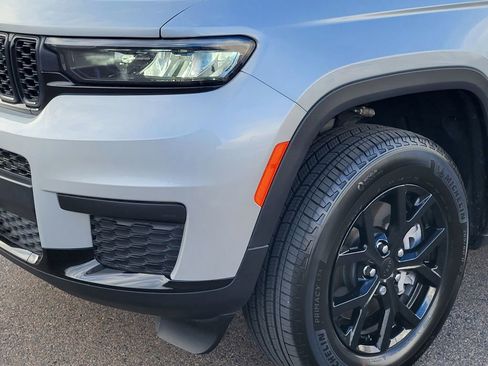 Used 2025 Jeep Grand Cherokee L Altitude image 9