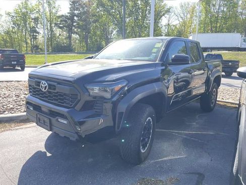 Used 2024 Toyota Tacoma TRD Off-Road AWD/4WD image 1