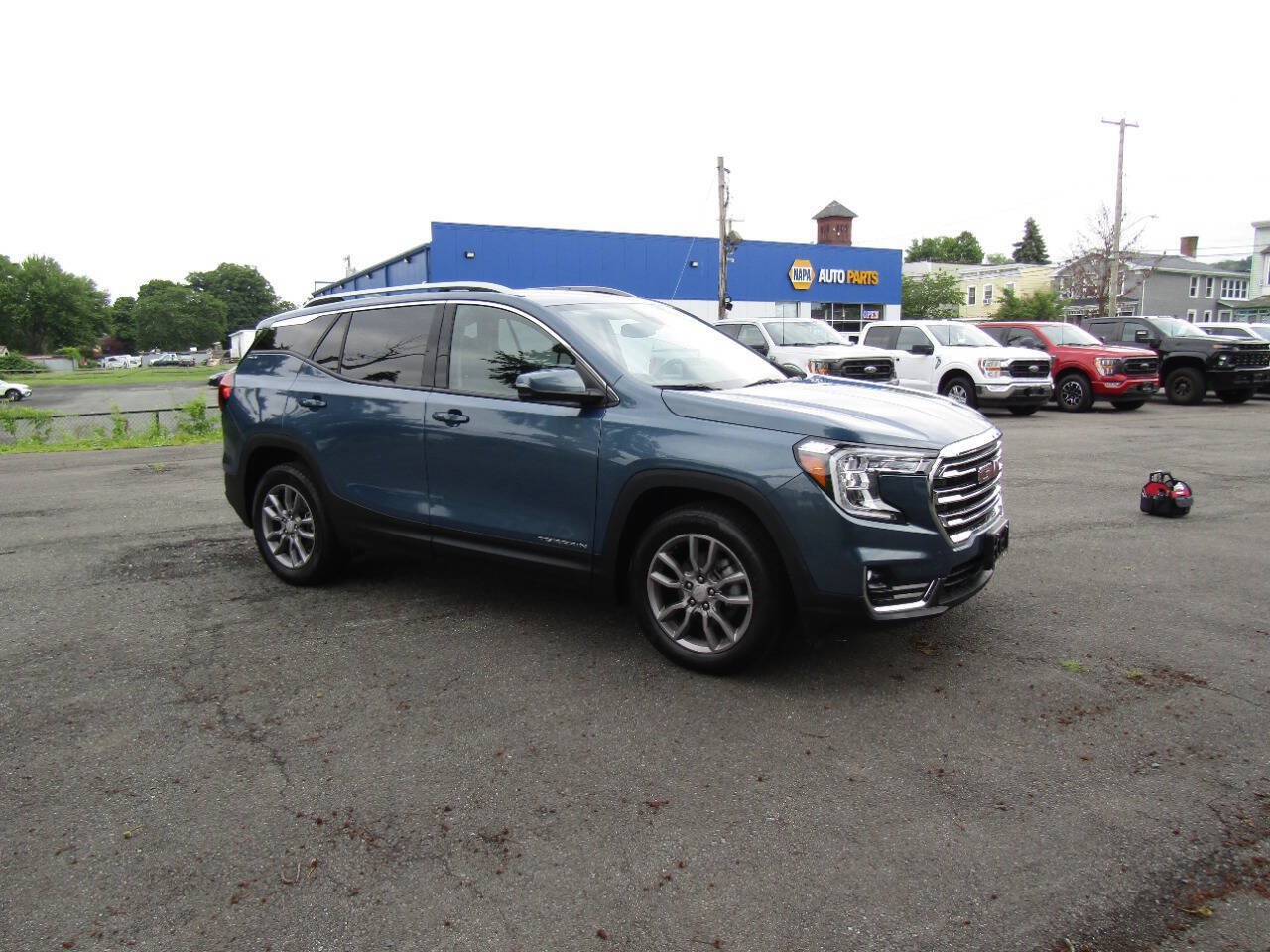 Used 2024 GMC Terrain SLT AWD/4WD image 44