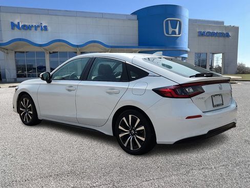 Used 2023 Honda Civic EX-L image 3