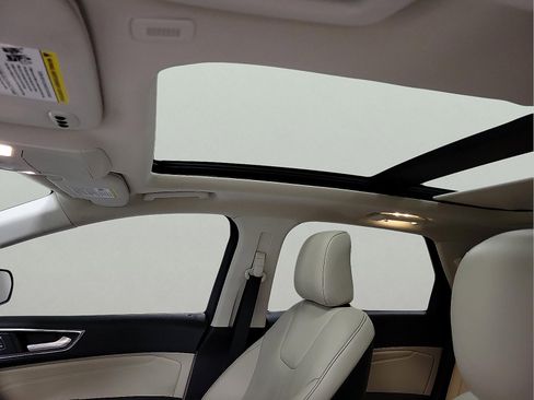 Used 2021 Ford Edge Titanium FWD image 12