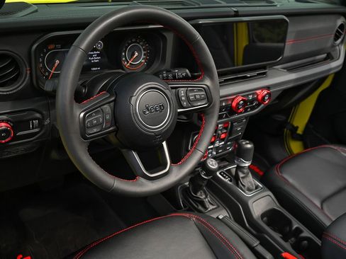 Used 2024 Jeep Wrangler Unlimited Rubicon image 13