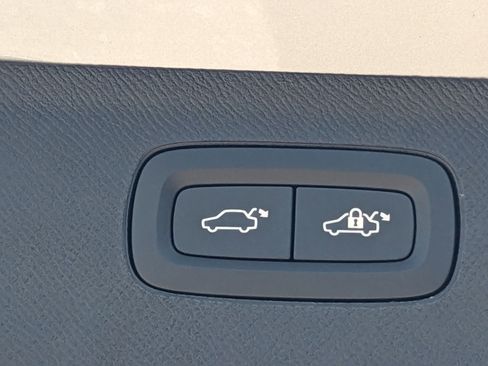 New 2025 Volvo XC90 T8 Plus w/ Protection Package Premier image 14