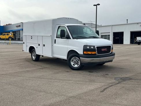 Used 2025 GMC Savana 3500 w/ Power Convenience Package RWD image 2