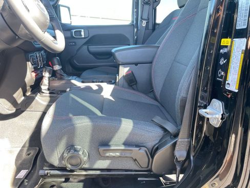 Used 2025 Jeep Wrangler Unlimited Rubicon image 27