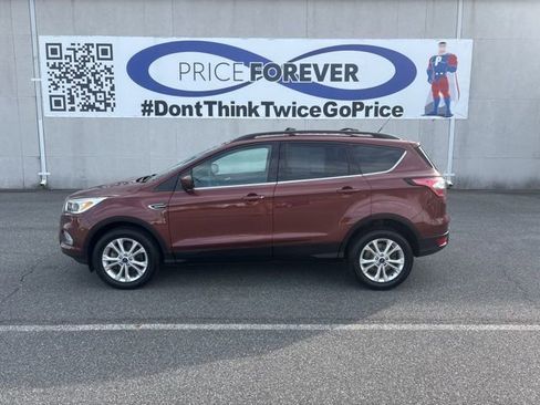 Used 2018 Ford Escape SE w/ Ford Safe & Smart Package image 3