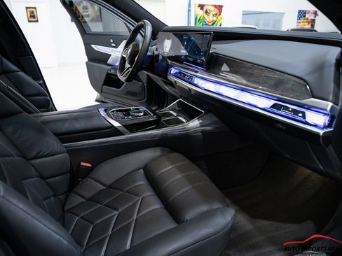 Used 2023 BMW i7 xDrive60 w/ Executive Package 2 AWD/4WD image 11
