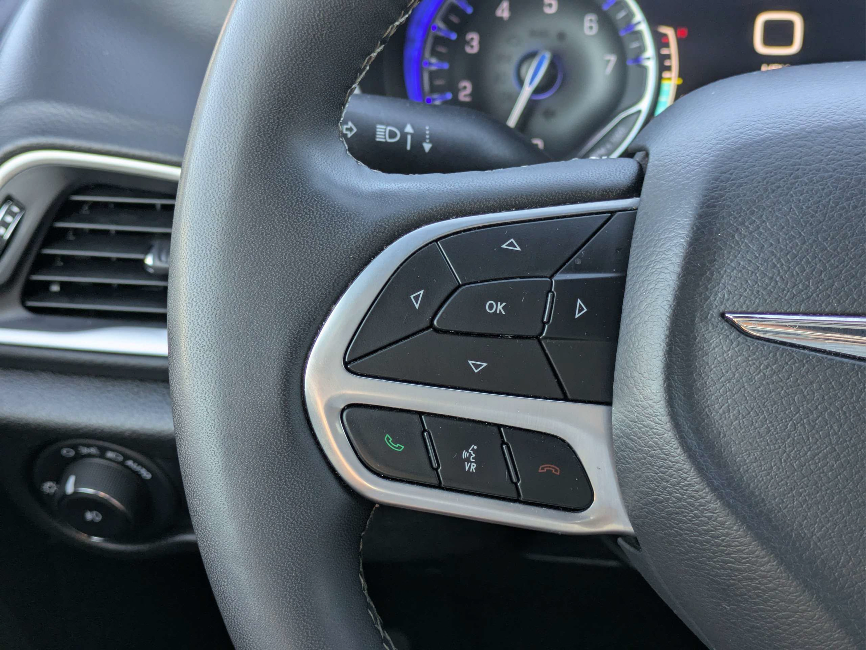 Used 2025 Chrysler Pacifica Select FWD image 23