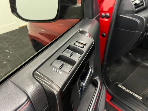 Used 2018 Toyota 4Runner TRD Off-Road Premium AWD/4WD image 11