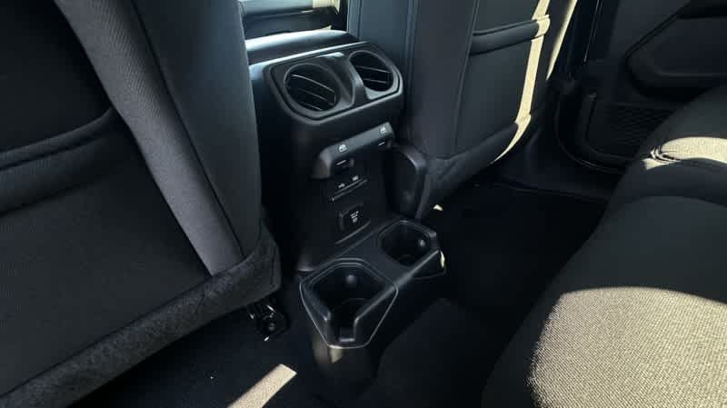 Used 2020 Jeep Gladiator Overland AWD/4WD image 14