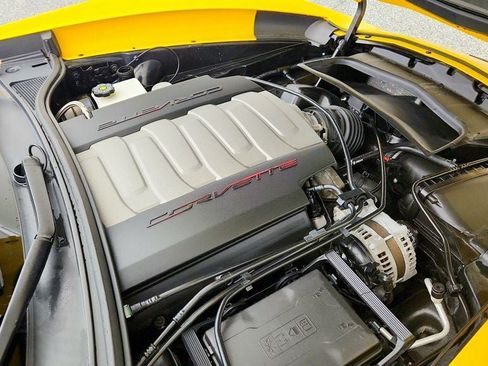 Used 2019 Chevrolet Corvette Stingray Coupe w/ Carbon Flash Badge Package RWD image 25