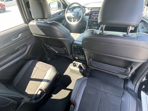 New 2025 Jeep Grand Cherokee L Altitude image 32