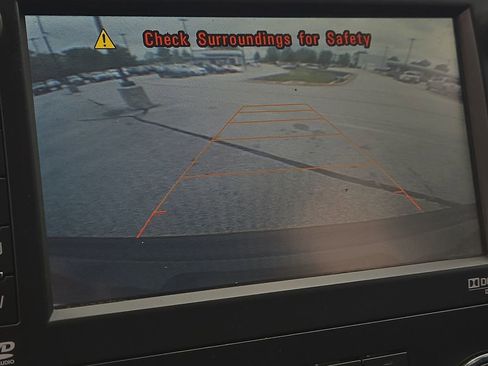 Used 2014 Chevrolet Suburban LT image 16