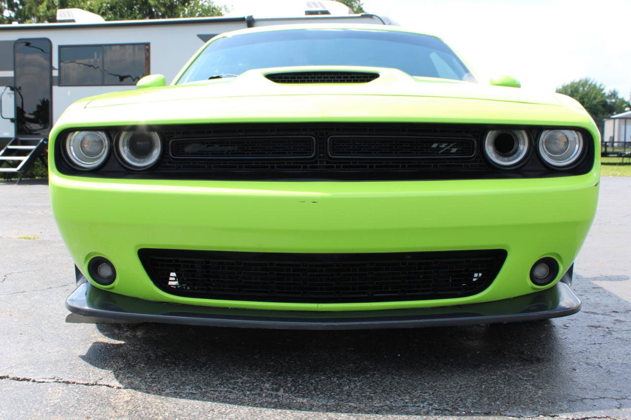 Used 2019 Dodge Challenger R/T w/ Blacktop Package RWD image 2