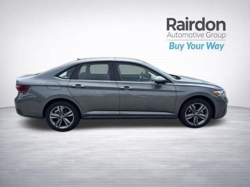 Used 2024 Volkswagen Jetta SE FWD image 8