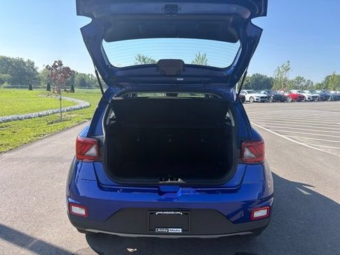 Used 2025 Hyundai Venue SEL FWD image 9