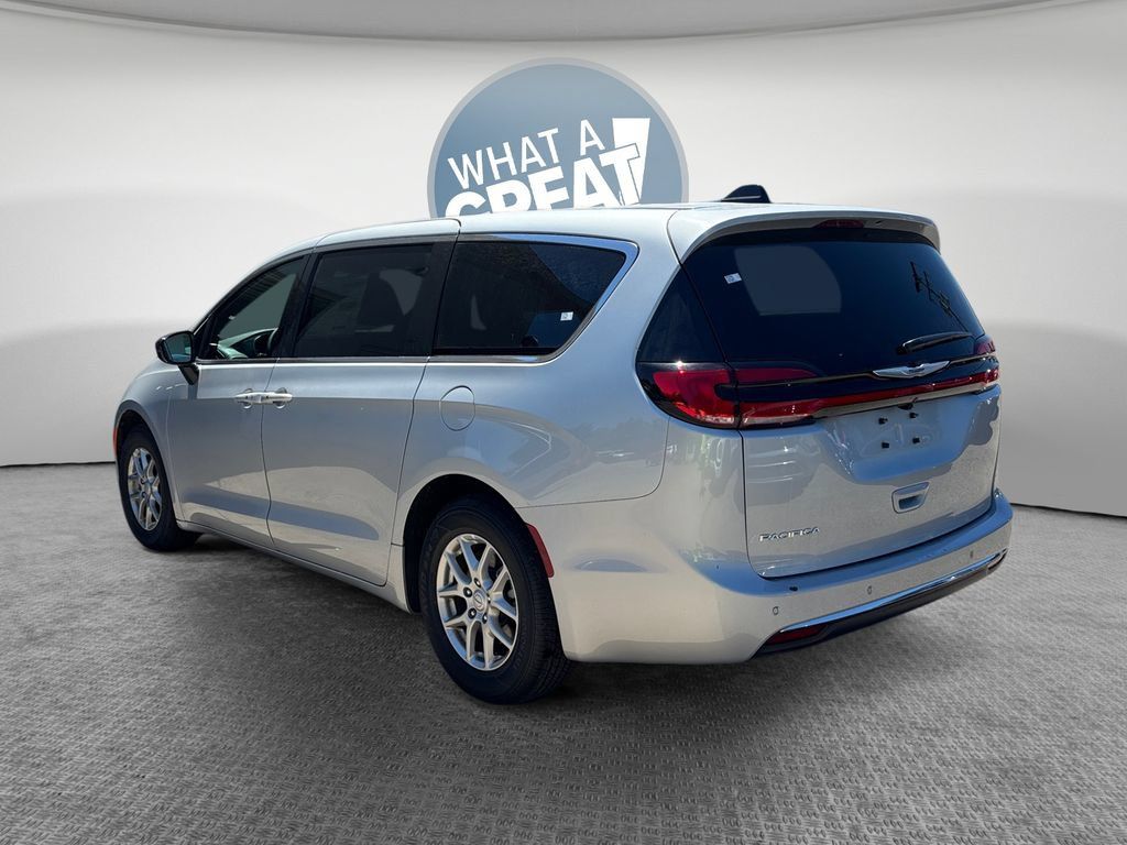 New 2026 Chrysler Pacifica Select FWD image 6