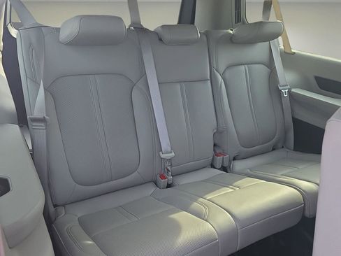 Used 2024 Jeep Wagoneer L Series III w/ Premium Group I image 18