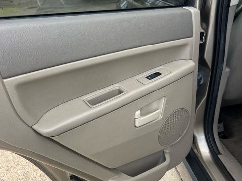 Used 2006 Jeep Grand Cherokee Laredo RWD image 7