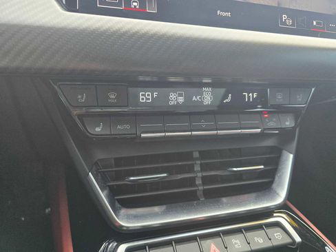 Used 2022 Audi e-tron GT Prestige image 31