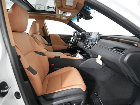 New 2025 Lexus ES 350 w/ Premium Package image 17