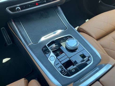 Used 2024 BMW X7 xDrive40i w/ M Sport Package AWD/4WD image 29