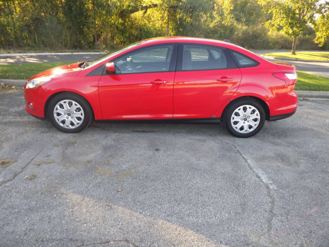 Used 2012 Ford Focus SE FWD image 2