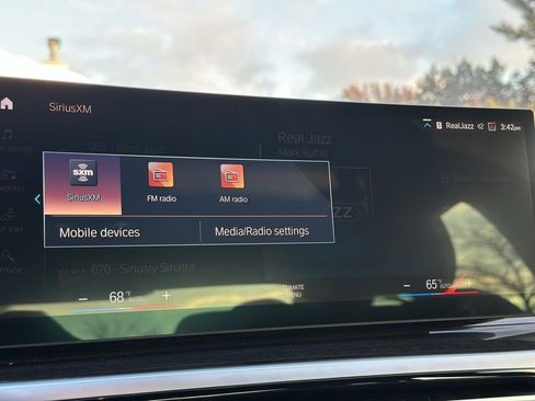 Used 2023 BMW 330i xDrive 330i xDrive w/ Premium Package image 38