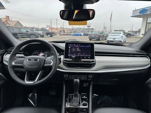 Used 2024 Jeep Compass Limited image 13