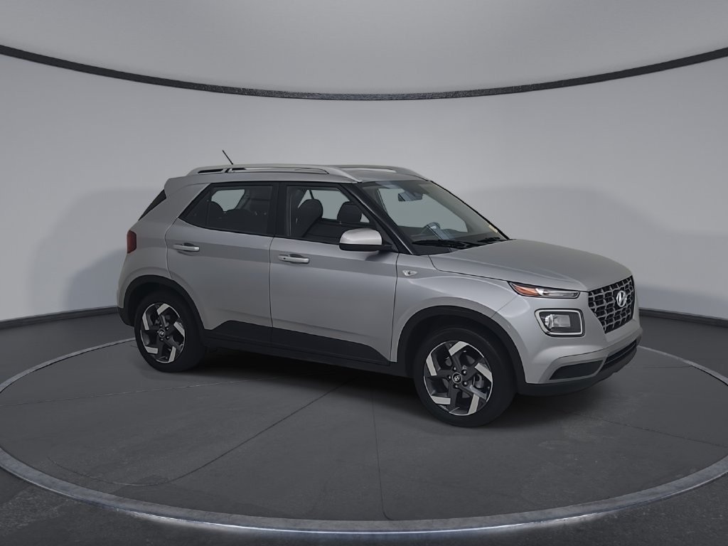 Used 2025 Hyundai Venue SEL FWD image 3