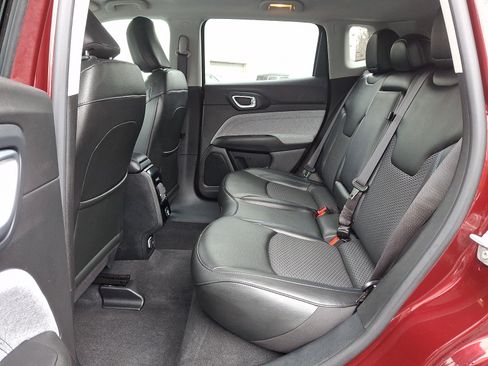 Used 2022 Jeep Compass Latitude image 10