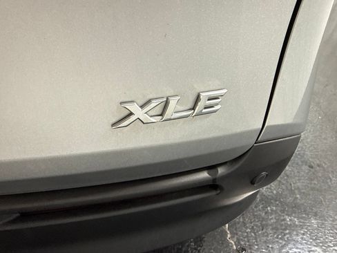 Used 2025 Toyota Sienna XLE FWD image 49
