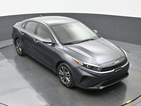 Used 2022 Kia Forte LXS FWD image 33