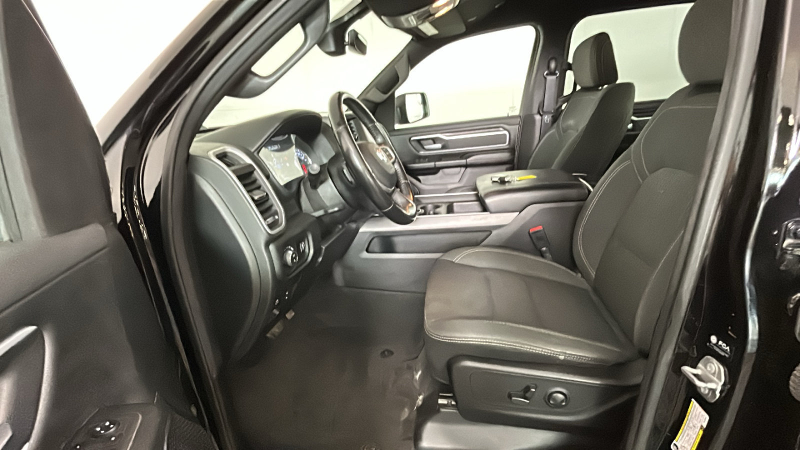 Used 2022 RAM 1500 Big Horn AWD/4WD image 14