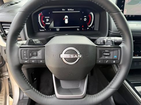 Used 2025 Nissan Rogue Platinum FWD image 11