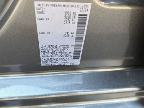 Used 2025 Nissan Altima 2.5 SV FWD image 40