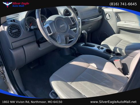 Used 2005 Jeep Liberty Limited AWD/4WD image 5