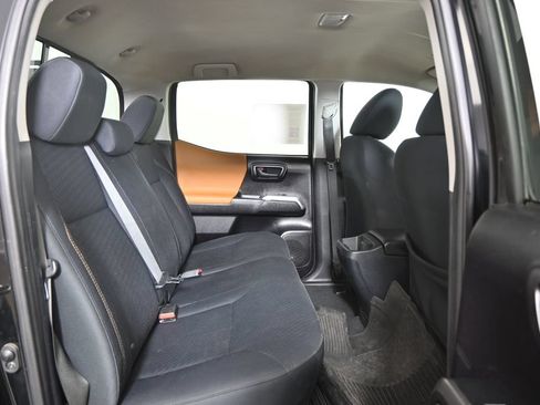 Used 2020 Toyota Tacoma SR5 AWD/4WD image 16
