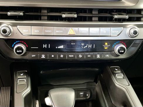 Used 2024 Kia Telluride S w/ S Sunroof Package AWD/4WD image 16