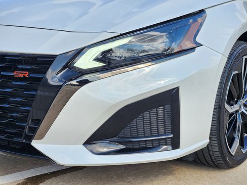Used 2024 Nissan Altima 2.5 SR w/ SR Premium Package image 6