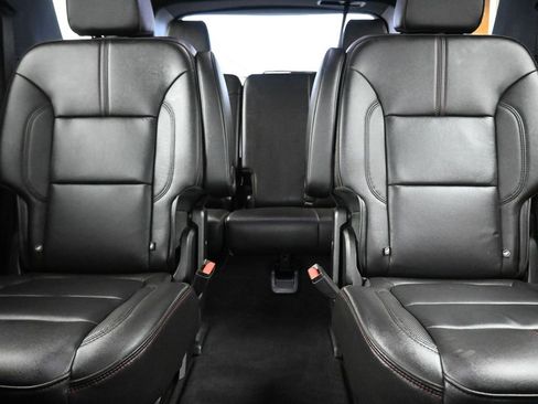 Used 2023 Chevrolet Traverse RS image 38