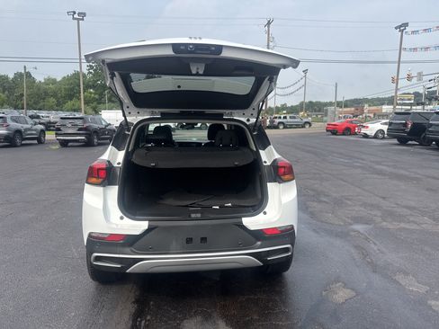 Used 2024 Buick Encore GX Preferred w/ Comfort Package AWD/4WD image 5