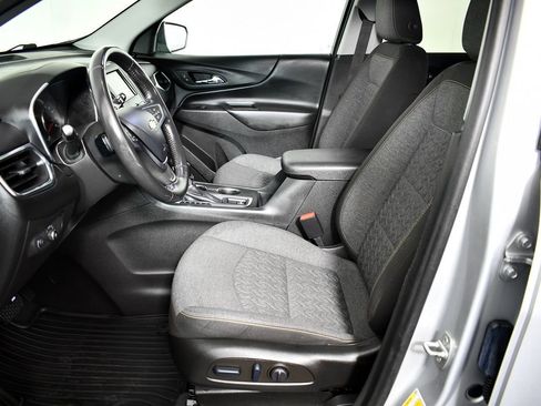 Used 2022 Chevrolet Equinox LT w/ Driver Convenience Package image 18