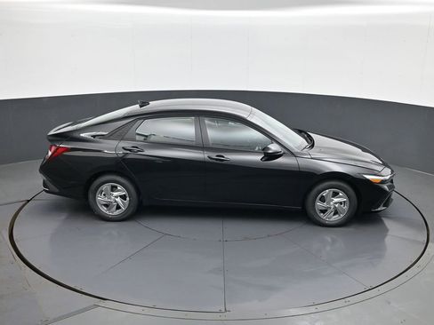 New 2026 Hyundai Elantra SE FWD image 16
