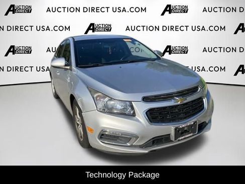 Used 2015 Chevrolet Cruze LT w/ Technology Package FWD image 3