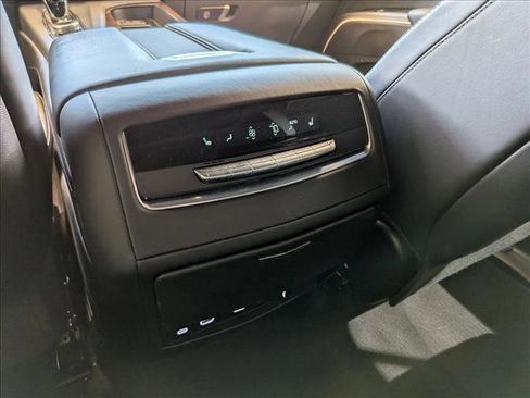 Used 2024 Cadillac Escalade ESV Premium Luxury Platinum AWD/4WD image 19