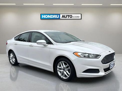 Used 2016 Ford Fusion SE image 2